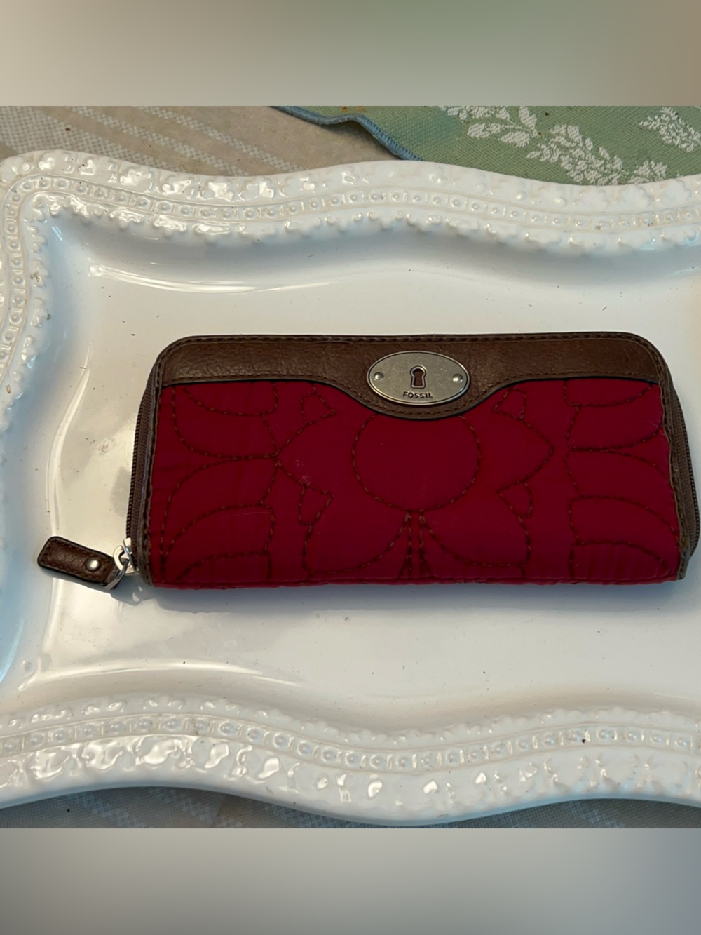 Vintage Fossil Key-Per Red Quilted Zip-Around Clutch Wallet